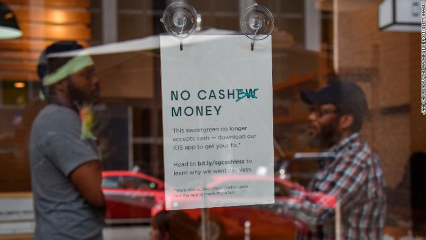 No Cash sign at Sweetgreen