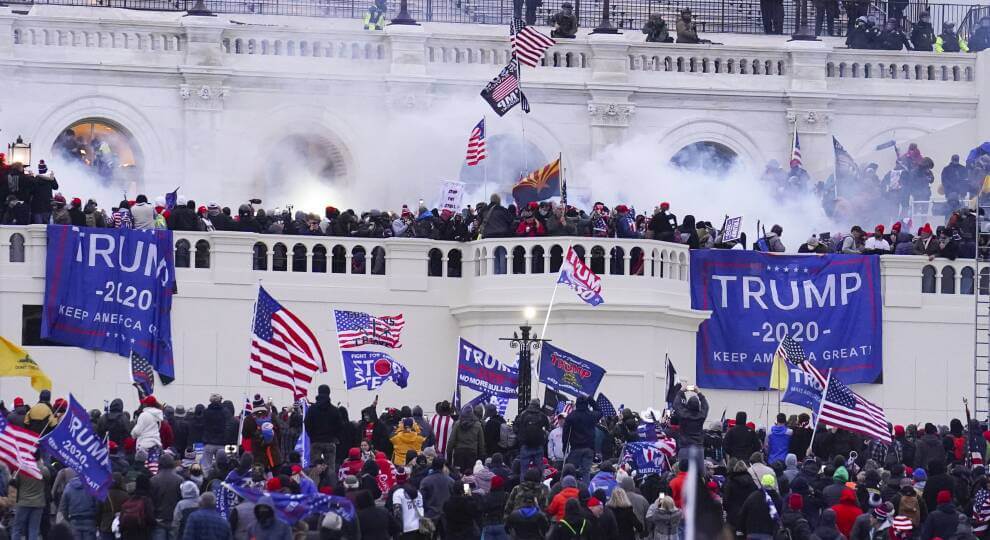 capitol riots in front of US congress